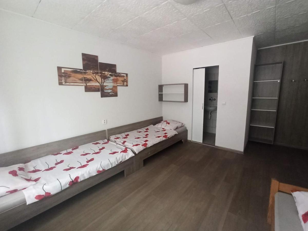 Motel Šofér Valkóc Kültér fotó