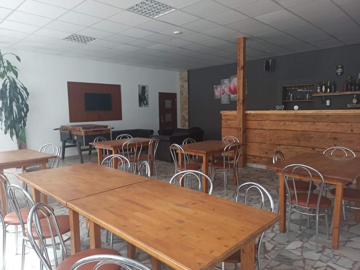 Motel Šofér Valkóc Kültér fotó