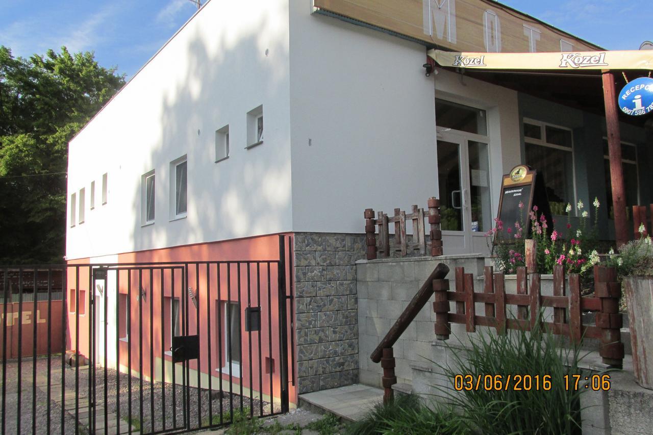 Motel Šofér Valkóc Kültér fotó