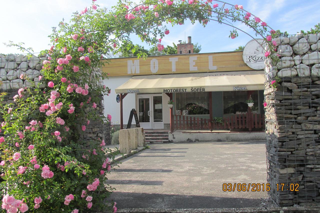 Motel Šofér Valkóc Kültér fotó