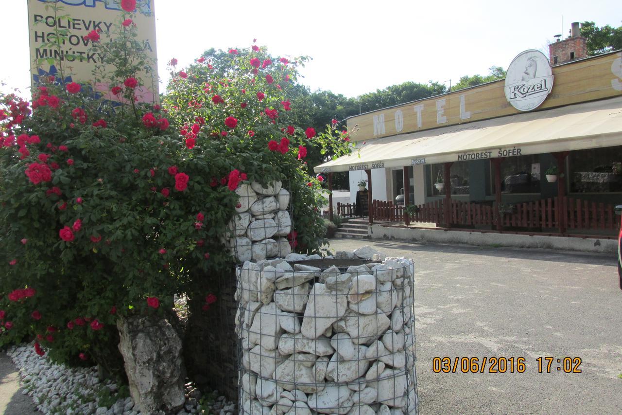 Motel Šofér Valkóc Kültér fotó